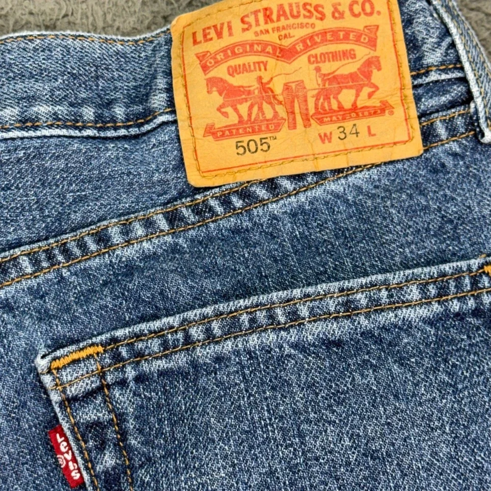 Levi's 505‎ Denim Shorts Mens 34 Blue Regular Fit Straight Leg Mid Wash Jorts
